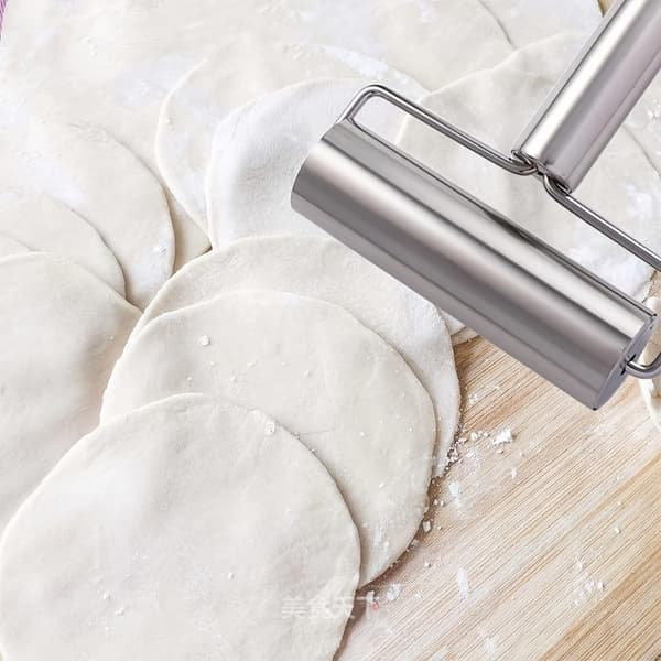 Kjevle i rustfritt stål for pizzadeig med håndtak, perfekt for hjemmebaking