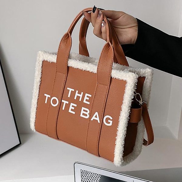 Väska för kvinnor vinter designer lammull PU mode bokstäver handväskor damer lyx axel crossbody väska brun