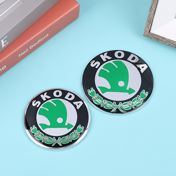 8CM 9CM Grön ABS Emblem för Skoda Bil Huvud Främre Bakre Bagage B A
