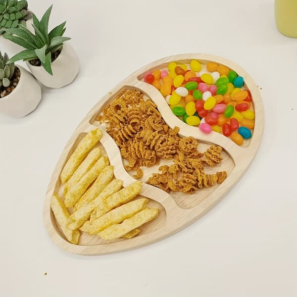 Påskeæg-formet serveringsbakke i træ med rum til slik og nødder, dekoration egg plate