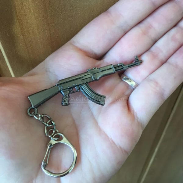 Uutuus Counter Strike Pistooli Ak47 Avainrengas Miehille Koriste Awp Kivääri Tarkka-ampuja Cs Go Saber Miesten Laukku Avainrengas Korut Muistoesineet 17