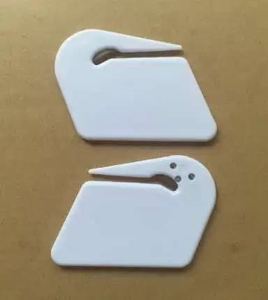Billig brevöppnare i plast med logotyp