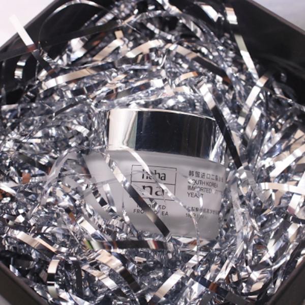 100g metalliskt strimlat papper (silver), perfekt för gåvdekoration, korgfyllning och presentinslagning