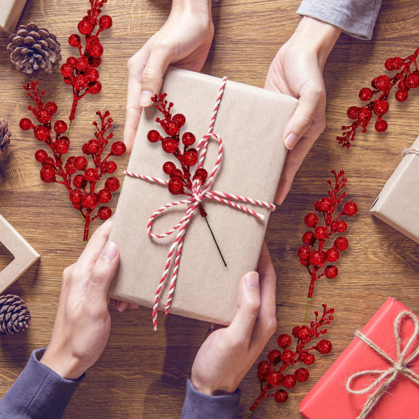 12 stk Glitrende Røde Bær Grener 8,3 Tommer Kunstige Frukt Bær Plukker Holly Bær Kvist for Juletrepynt DIY Håndverk Jul Rød