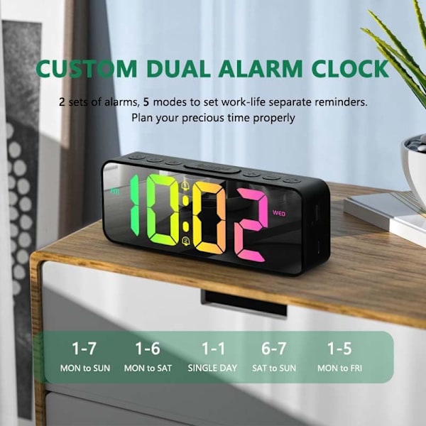 Digital väckarklocka, LED-bordsklocka med 11 karaktärsfärger, väckarklocka, digital klocka med snooze, batteridriven och USB-laddning (1,5 m)