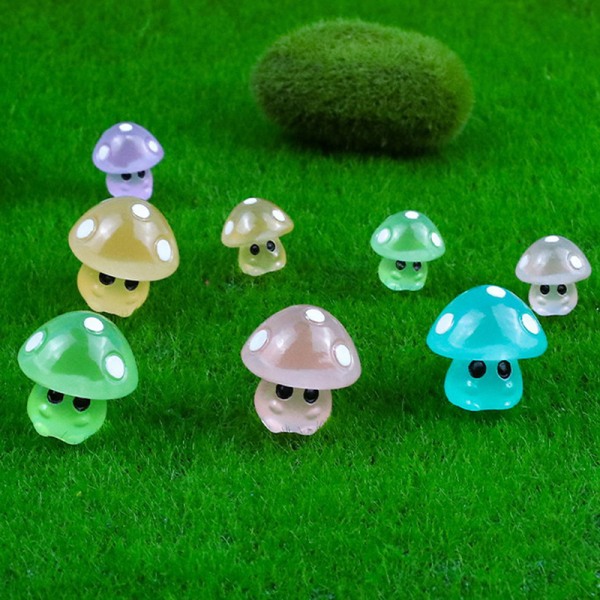 10 fargerike glødende små sopp minifigurer miniatyr S