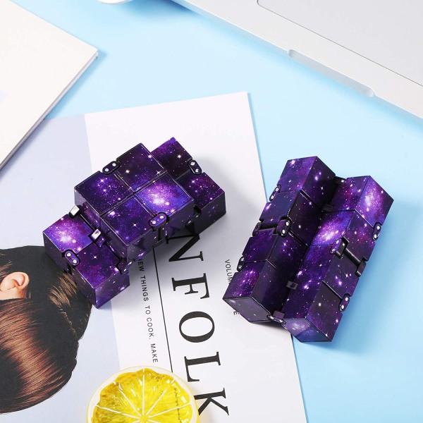 2 kpl Infinity Cube Infinite Fidget Toys Mini Cube Palapelit Cube Finger Fidget Lelu stressiä ja ahdistusta lievittävä rentouttava lelu (violetti tähtitaivas)