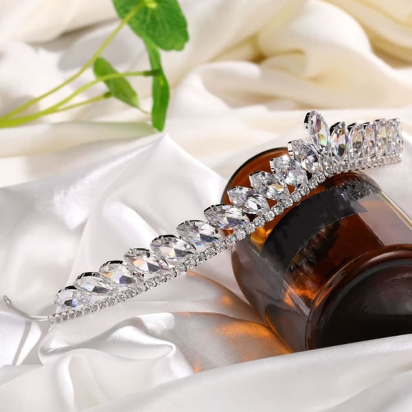 Kvinnor Pearl Crystal Crown Pannband: Brud Bröllopsfest Hårband Flickor Prinsessdräkt Tiara Brudhuvudbonad Brudtärna Håraccessoarer