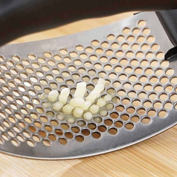 Garlic Press in Steel - Garlic Press Handle - Black black black