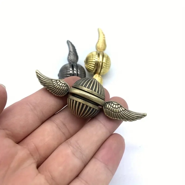Gyllene Snitch Fidget Spinner - Stressreducerande Leksak för Barn och Vuxna