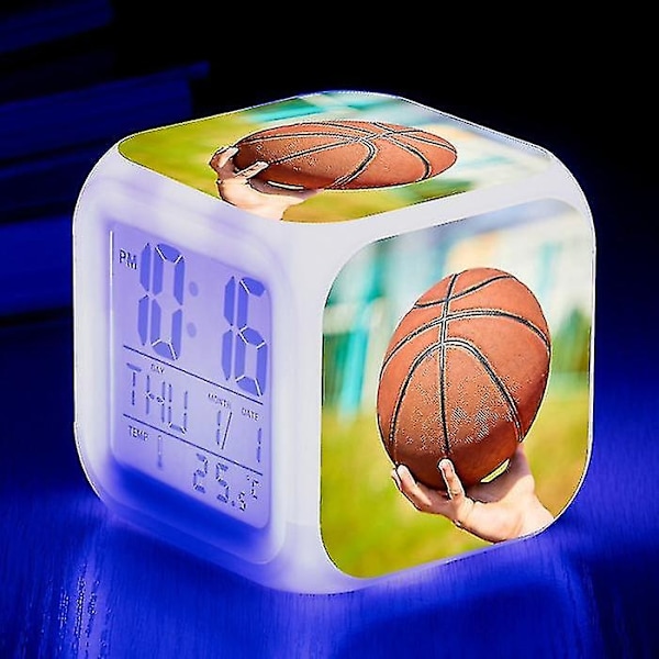 Basketbollväckarklocka med 7 Färgbyten, Multifunktionell, Nattlysande, Elektronisk Klocka, Barnrum, Väckarklocka, Födelsedagspresent till Barn, Tw-WELLNGS Silver
