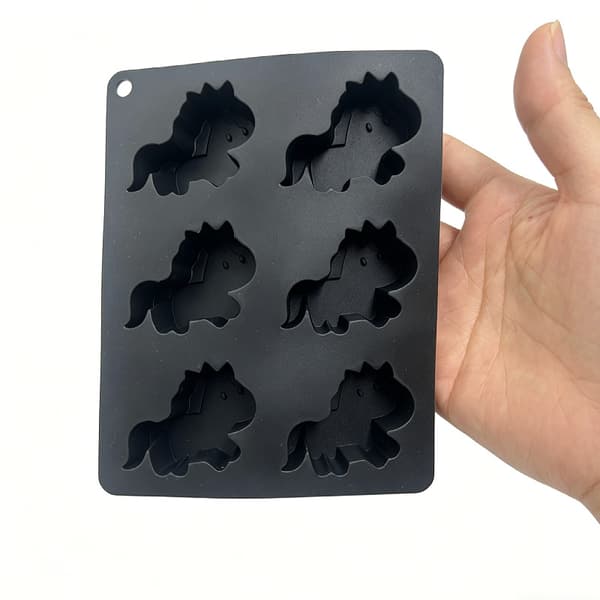Isbitbrett i matkvalitets silikon formet som en ponni, 6 Silicone baking mold - light blue 14*10.5*2cm