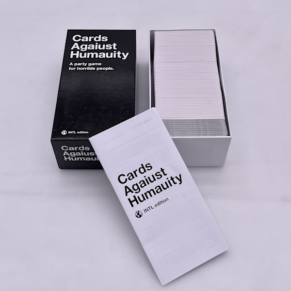 Cards Against Humanity: US Edition Uusi (versio 2.4) Cards Against Humanity - Täydellinen