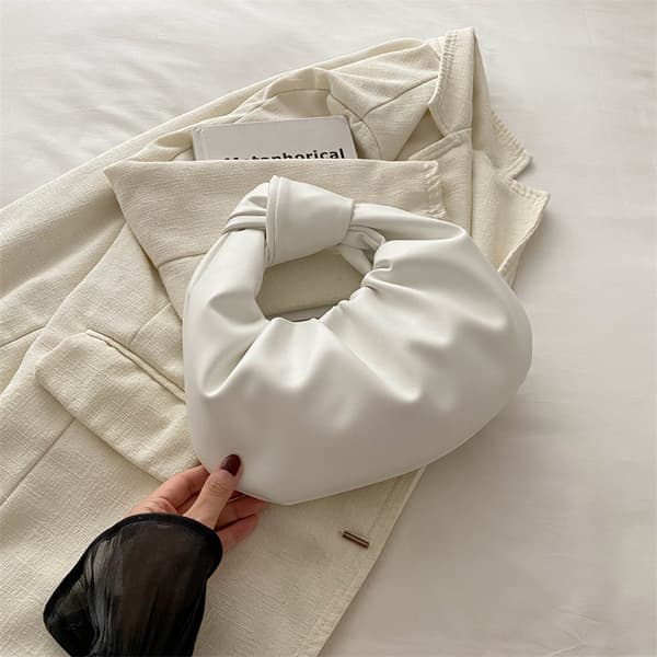 Elegant Ruched PU-skinnclutchveske for kvinner i hvit