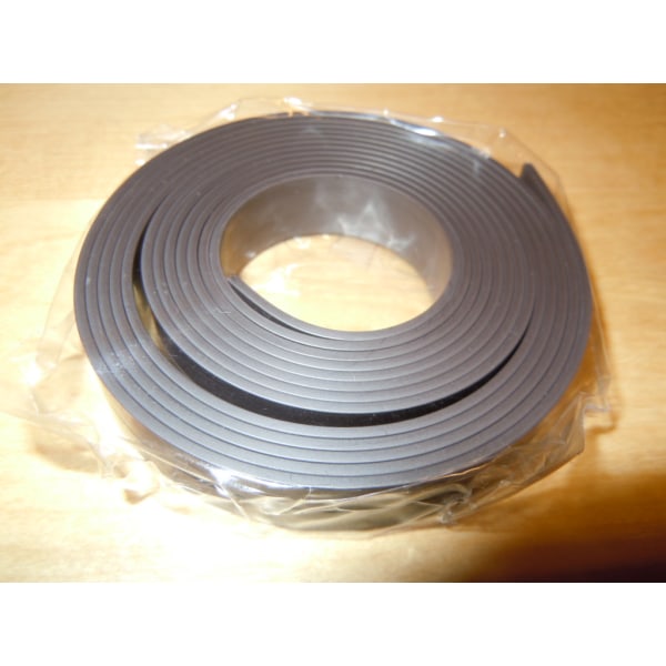 METER MAGNETISK TAPE 12 MM BREDDE. V379