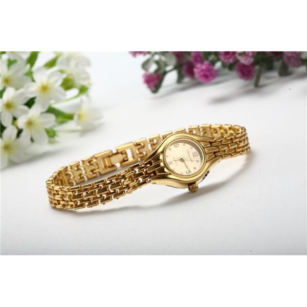 Quartz ur - Lille gyldent ur - Fritid - Populært - Elegant - WELLNGS