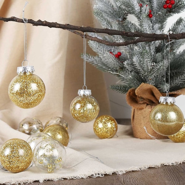 Julgran dekoration set med julkulor och gnistrande snöflingor