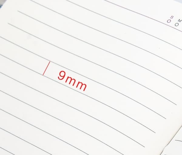 A5 foret læder notesbog - Personlig indbundet dagbog med pen - 5,9 x 8,4 tommer studenter- og kontornotesbog - Grå