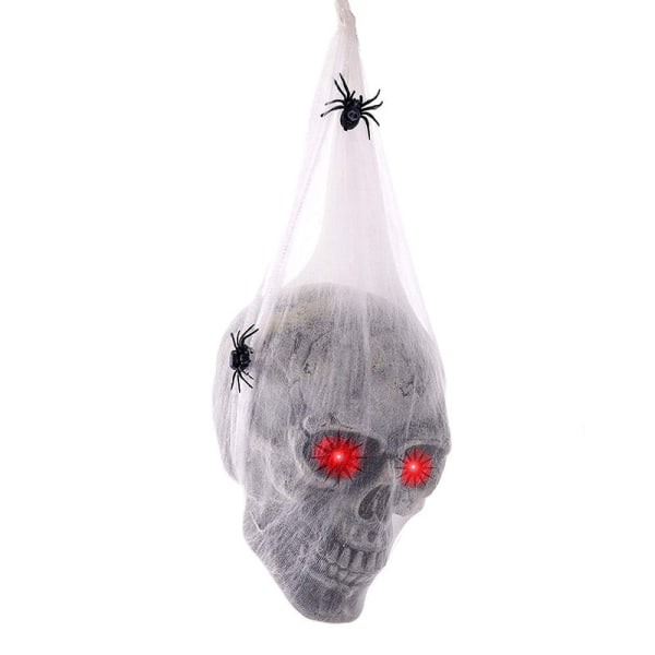 Halloween riippuva kallo peitetty hämähäkin verkkojen hehkuvat silmät