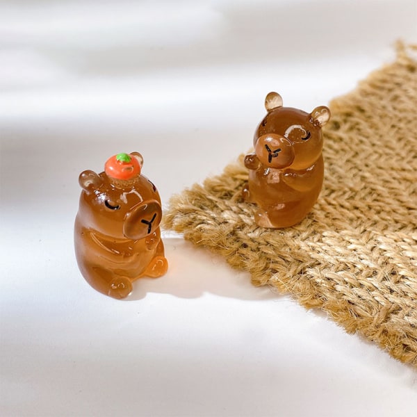 2 Styck självlysande Mini Capybara Resin Miniatures Glow At Night Fair
