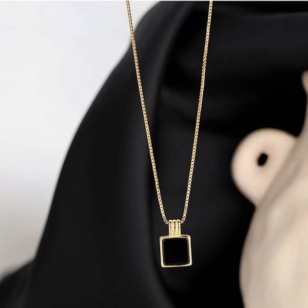 Mode svart fyrkantig hänge halsband för kvinnor tröja nyckelben Gold