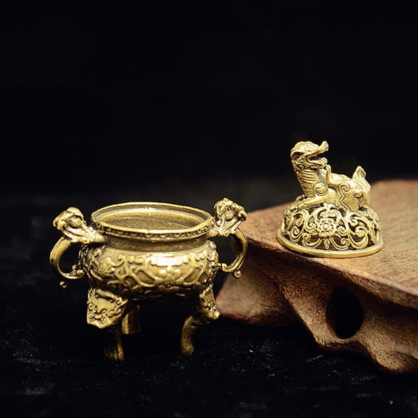 Antik Mässing Tre Ben Qilin Head Ancient Beast Censer Solid