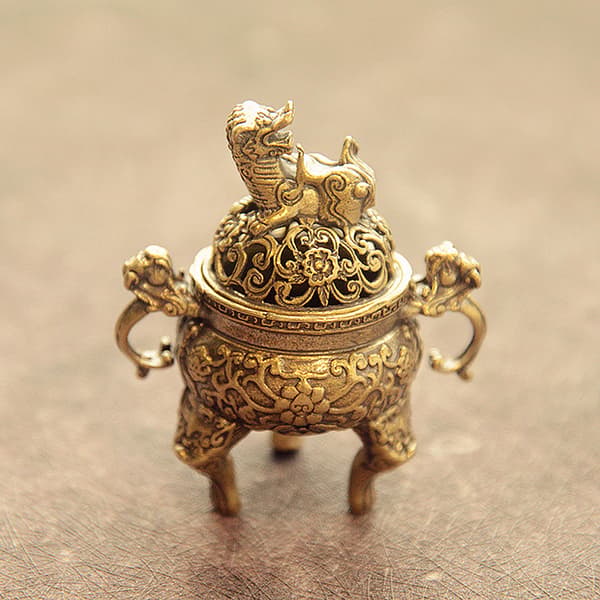Antik Mässing Tre Ben Qilin Head Ancient Beast Censer Solid