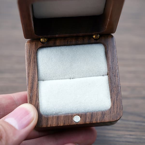 Trä Ring Box Smycken Display Lover Ring Hållare Engagemang Vi B3