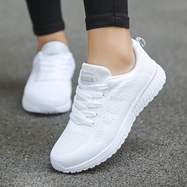 Women Casual Shoes Fashion Breathable Walking Mesh Flat Shoes Sneakers Women 2021 Gym Vulcanized Shoes White Female Footwear Black 38
