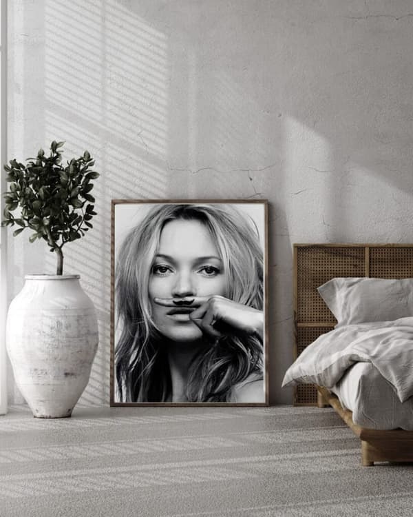 Kate Moss Premium Quality Poster – Stylish & Iconic Wall Art 21x30 CM