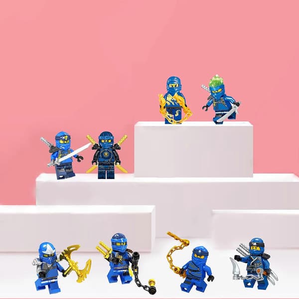 8 stk. Samlerobjekter Actionfigurer Byggesten Legetøj
