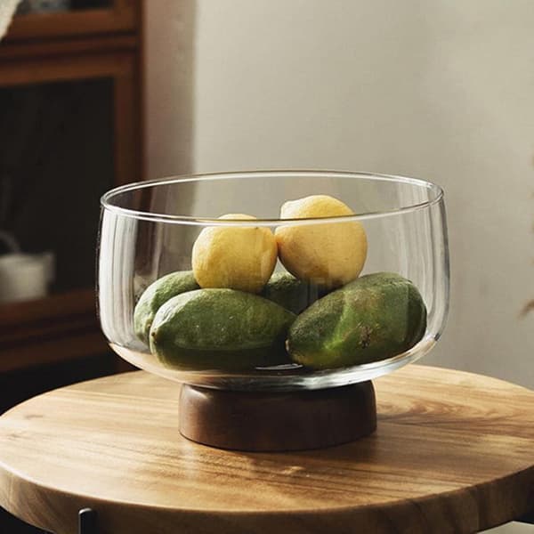 Fruktskål i glas med träfot, hög sockel som mittpunkt för bord, kök, matsal och fester