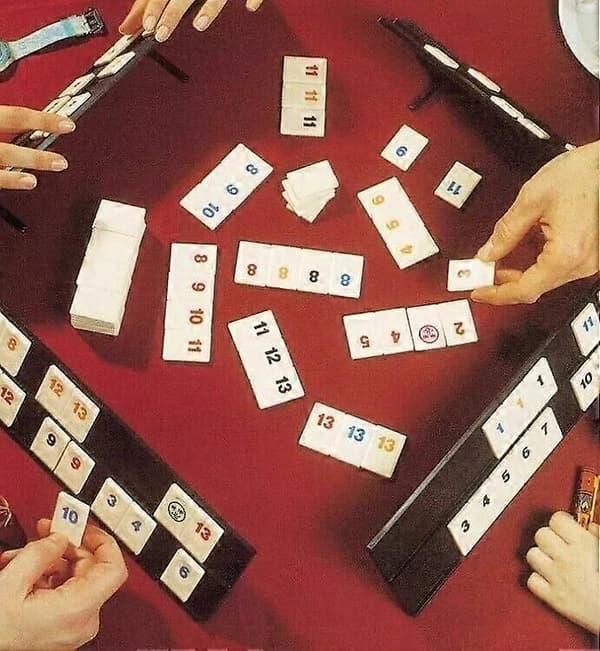 Rummikub Spill Rummikub Brettspill for 2 til 4 spillere Sett med pose