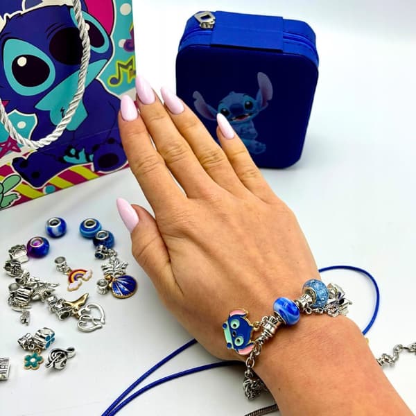 HELMISARJA KORUJEN JA RANNEKORUJEN VALMISTUKSEEN 74 OSAA STITCH LILO STICH