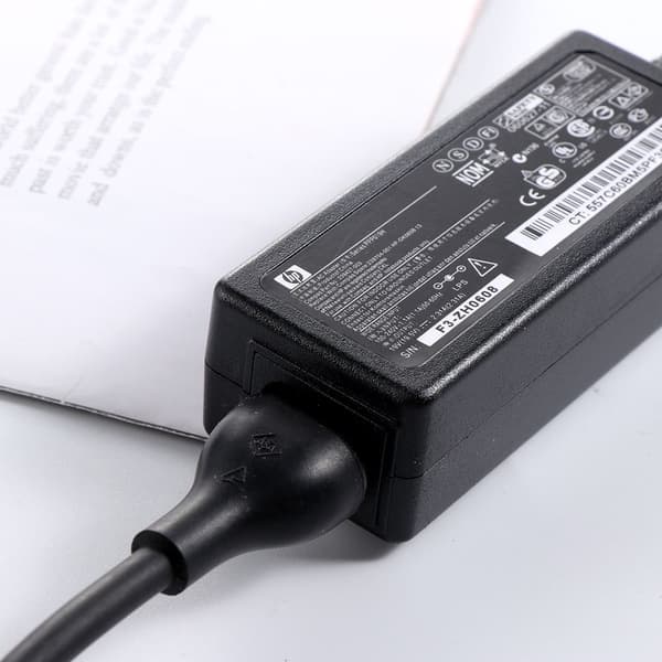 HP-sovitin kannettavan tietokoneen laturille, sininen virtaliitin
