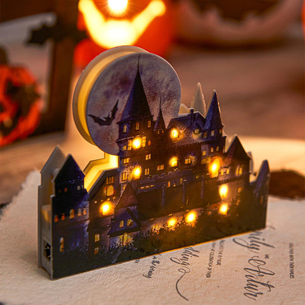 Halloween-dekorasjon med LED-lys som avgir slottstårta