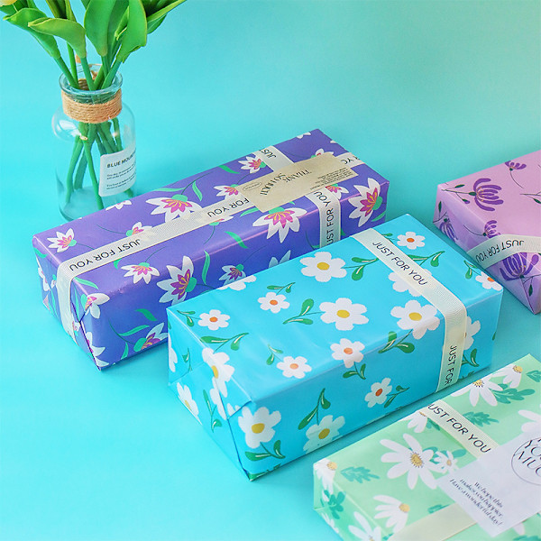6-pack med 6 mönsterfärger Små blommiga presentpapper Presentpåse