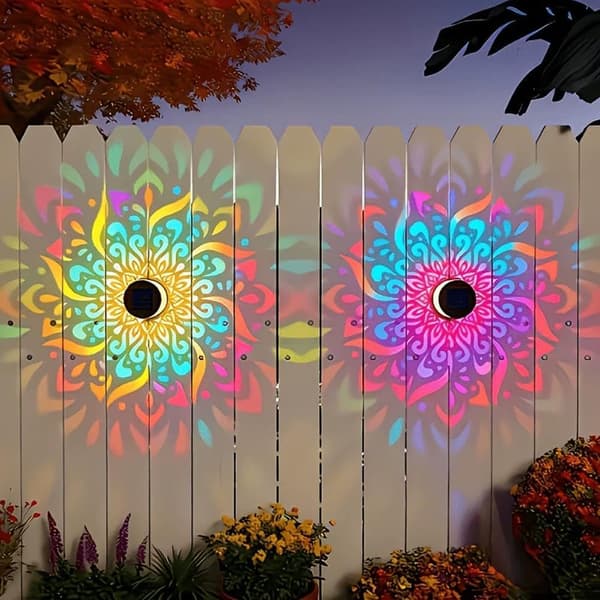 2-pakning Solar Mandala-lys utendørs, 7 fargeskiftende solcelledrevne Mandala-projeksjonsvegglys, vanntette solcelle gjerde-lys i metall 2pcs