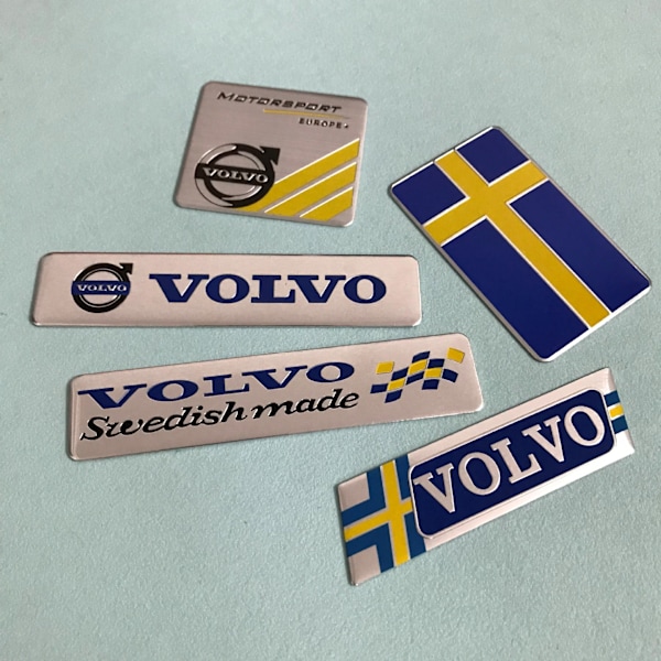 Ruotsin lippu -tarra, sopii Volvo VOLVO -muokattuun metalliseen autotarraan naarmujen estämiseksi, alumiinitarra takaluukun koristelu Square Swedish flag