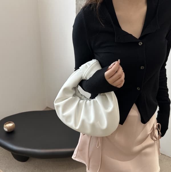 Elegant rynket PU læder clutch pung til kvinder i hvid