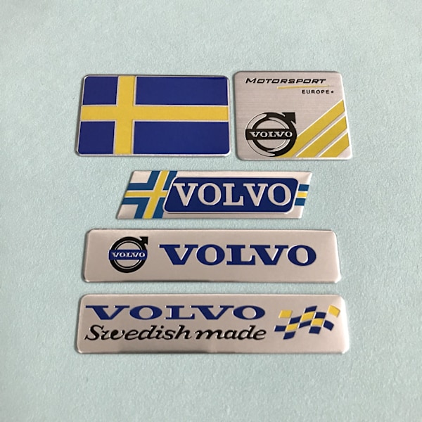 Ruotsin lippu -tarra, sopii Volvo VOLVO -muokattuun metalliseen autotarraan naarmujen estämiseksi, alumiinitarra takaluukun koristelu Square Swedish flag