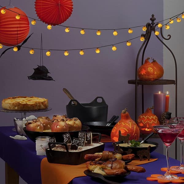 Halloween string lights with skull and ghost motifs, battery operated, spooky decorative lighting (style 1)