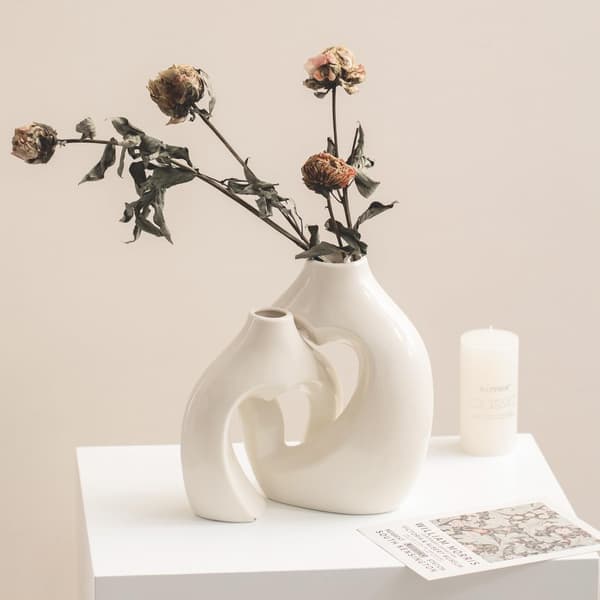 Keramisk blomstervas speciellt designad estetisk hjärtformad vas krämvit