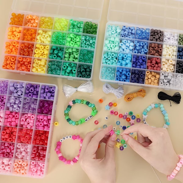 4700 kpl Pony Beads 72 Värillä Sateenkaari Candy Helmet Armbändisarjalle 3600 kpl 9mm Muovihelmet ja 1000 kpl Kirjainhelmet Alfa Musta Black Black 72 colors