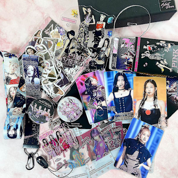 Blackpink Born Pink -albumin lahjapakkaus - Blink-fanituotteet, valokuvakortit, syntymäpäiväkoristeet, Kpop-avaimenperät, tarrat [ZHE]