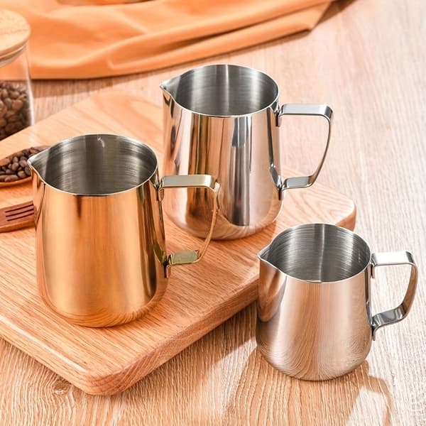 Latte Art-mug i rustfritt stål for melkeskumming og kaffedekorering 900ml