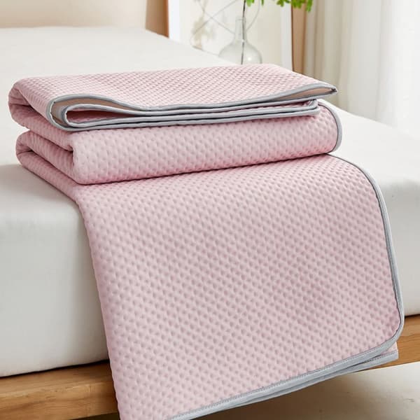 Self-cooling cooling mat for single and double beds - summer cooling mat with cooling sensation and effective cooling effect for increased comfort Pink Pink 120 x 200cm