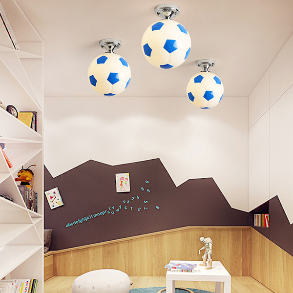 Fodboldformet LED loftslampe, sort stangdesign