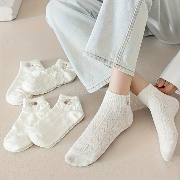 5 par tegneseriesokker, søde og åndbare ankelstrømper til kvinder Five pairs in assorted colours Asian One-size