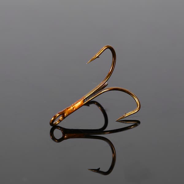 50pcs/Box Fishing Hook Sharpened Treble Hook 5 Sizes 2/4/6/8/10 Fishing Hook Equipment Brown